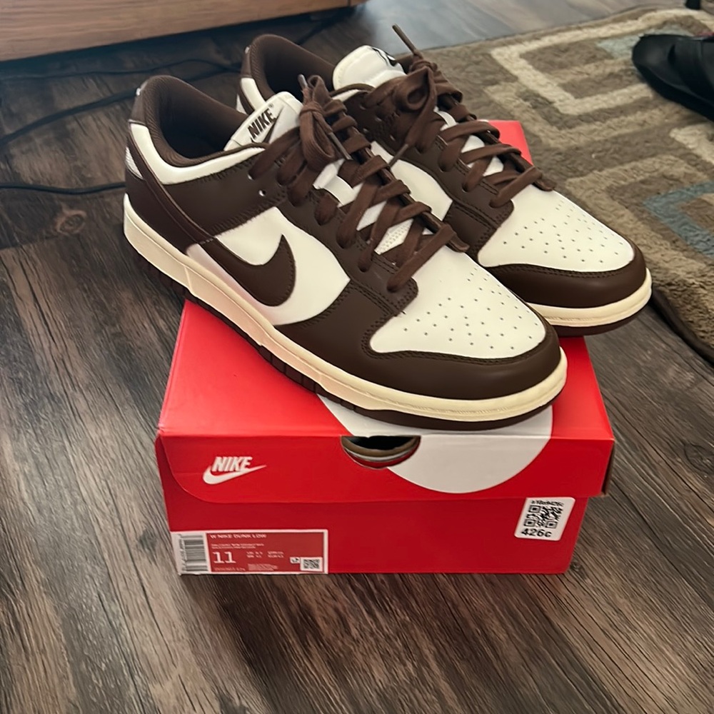 Nike Dunk brown size 11 F/ 9.5 M
